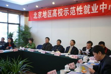 市教工委王民忠副書記、市教委郭廣生副主任等專家進行評審